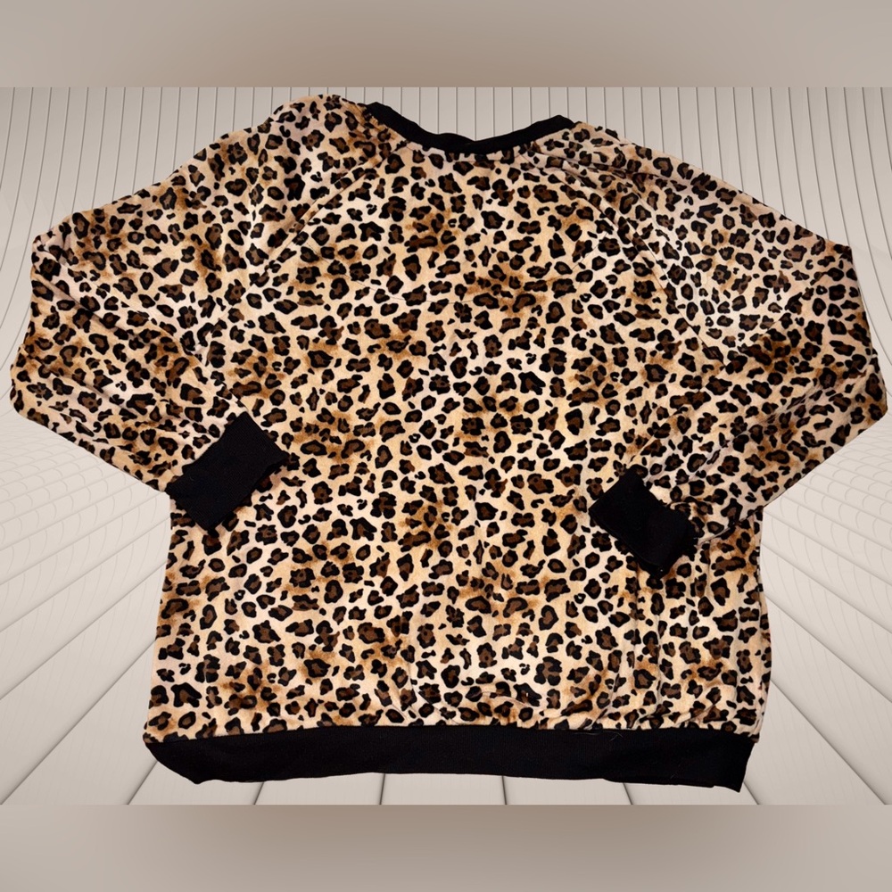 Secret Treasures Cozy Luxe Leopard Print Velour Pajama Set Sweatshirt & Joggers - Picture 4 of 10